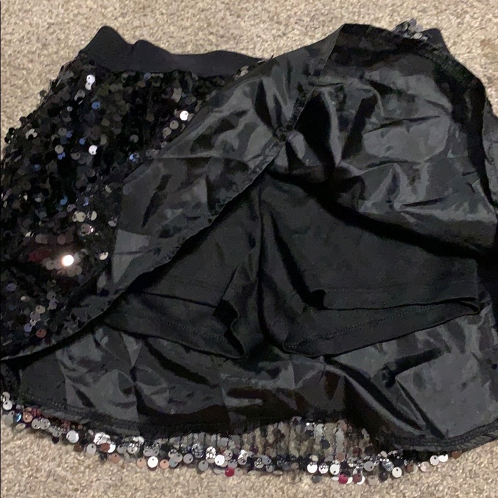 Skort - Picture 2 of 2